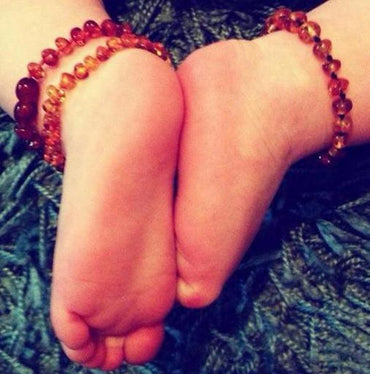 What's an amber teething anklet, teething bracelet or necklace? 2023